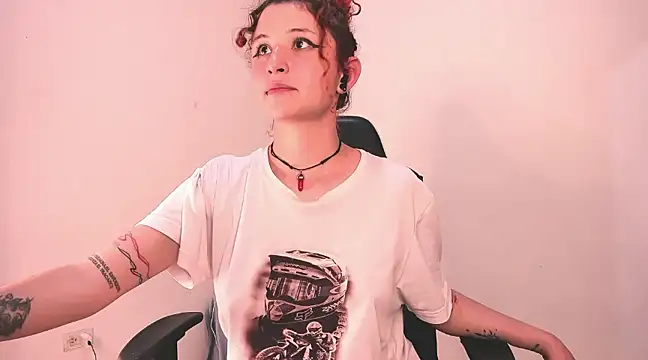 Snapshot of valent_27 chatting on 02.21.25 valent 27 online show from 02.21.25