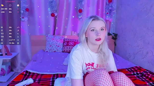 Snapshot of SweeteRose_Royce chatting on 12.20.24 SweeteRose Royce online show from 12.20.24