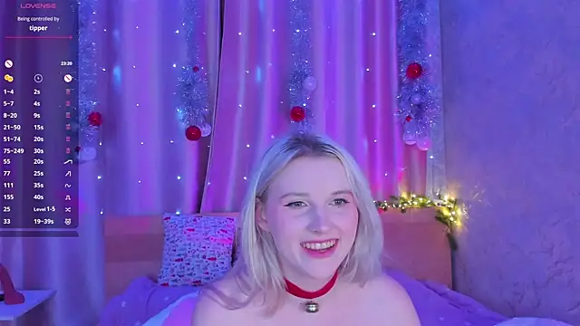 Snapshot of SweeteRose_Royce chatting on 12.20.24 SweeteRose Royce online show from 12.20.24