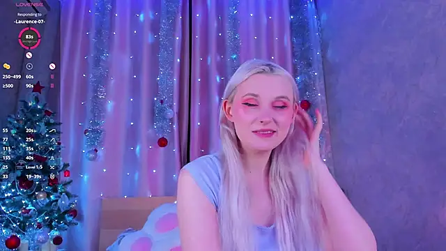 Snapshot of SweeteRose_Royce chatting on 01.17.25 SweeteRose Royce online show from 01.17.25