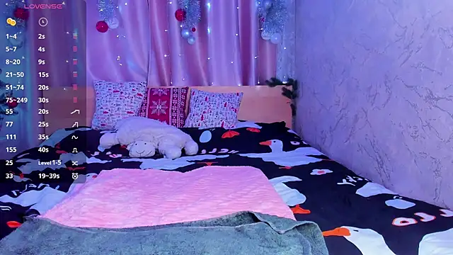 Snapshot of SweeteRose_Royce chatting on 01.30.25 SweeteRose Royce online show from 01.30.25