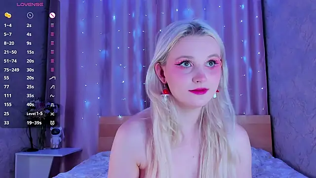 Snapshot of SweeteRose_Royce chatting on 02.10.25 SweeteRose Royce online show from 02.10.25