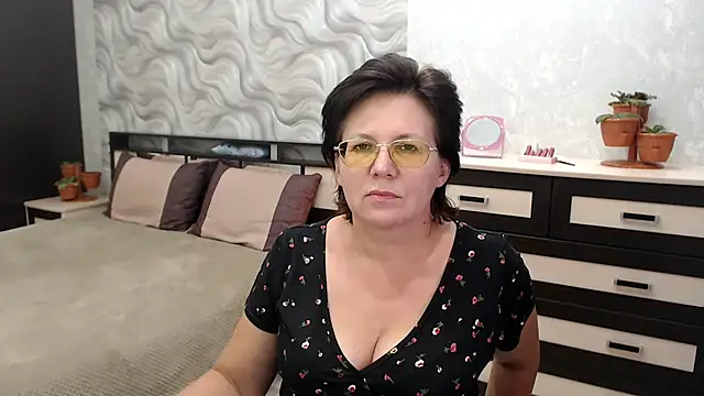 Snapshot of VitaCharm chatting on 12.01.24 VitaCharm online show from 12.01.24