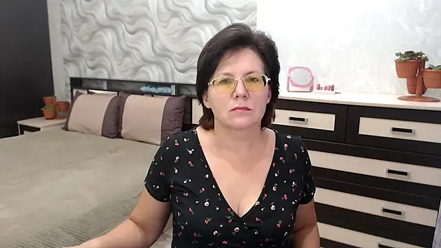 Snapshot of VitaCharm chatting on 12.02.24 VitaCharm online show from 12.02.24