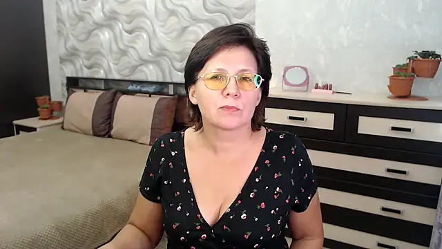 Snapshot of VitaCharm chatting on 12.06.24 VitaCharm online show from 12.06.24