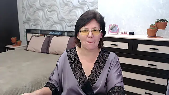 Snapshot of VitaCharm chatting on 12.09.24 VitaCharm online show from 12.09.24