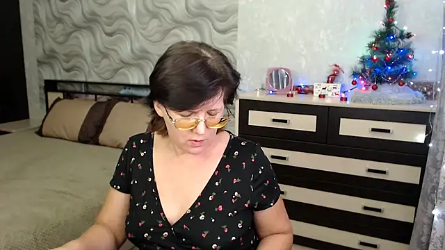 Snapshot of VitaCharm chatting on 01.03.25 VitaCharm online show from 01.03.25