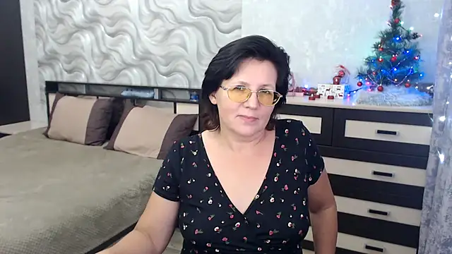 Snapshot of VitaCharm chatting on 01.13.25 VitaCharm online show from 01.13.25