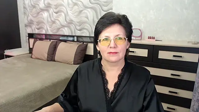 Snapshot of VitaCharm chatting on 02.26.25 VitaCharm online show from 02.26.25