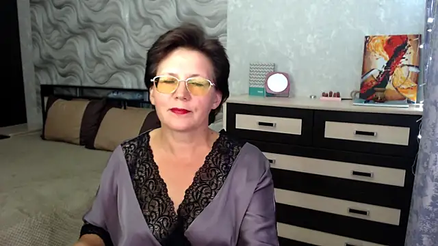 Snapshot of VitaCharm chatting on 10.08.25 VitaCharm online show from 10.08.25