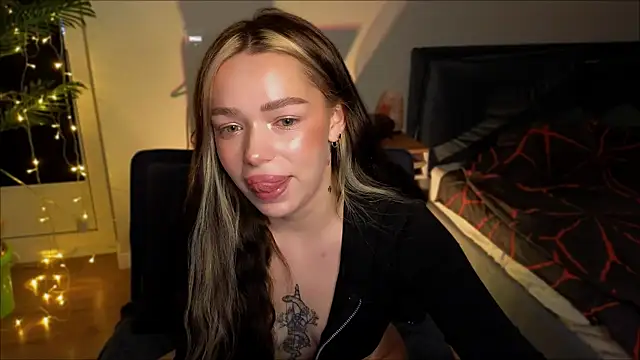 Snapshot of Lily_Yin chatting on 02.19.25 Lily Yin online show from 02.19.25