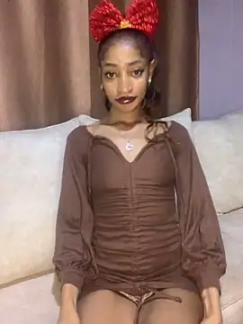 Snapshot of GoddessVee chatting on 12.20.24 GoddessVee online show from 12.20.24