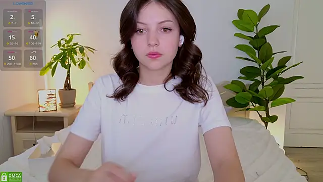 Snapshot of pusichka chatting on 09.18.25 pusichka online show from 09.18.25