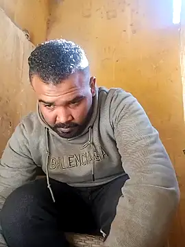 Snapshot of ListedLoin chatting on 01.24.25 ListedLoin online show from 01.24.25