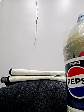 Snapshot of ListedLoin chatting on 02.20.25 ListedLoin online show from 02.20.25