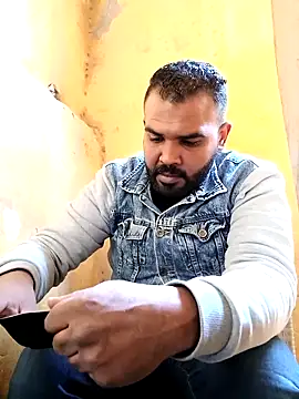 Snapshot of ListedLoin chatting on 02.24.25 ListedLoin online show from 02.24.25