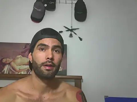 Snapshot of hideonbush051 chatting on 11.14.25 hideonbush051 online show from 11.14.25