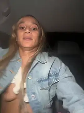 Snapshot of Shuggabutt chatting on 02.10.25 Shuggabutt online show from 02.10.25