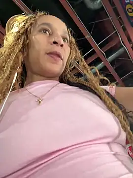 Snapshot of Shuggabutt chatting on 09.20.25 Shuggabutt online show from 09.20.25