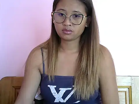 Snapshot of karen_sexy69 chatting on 09.22.25 karen sexy69 online show from 09.22.25