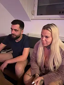 Snapshot of LeniGold_Official chatting on 11.10.25 LeniGold Official online show from 11.10.25