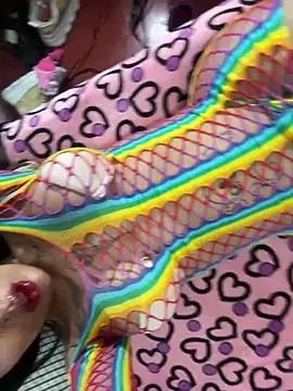 Snapshot of saragill323 chatting on 12.28.24 saragill323 online show from 12.28.24