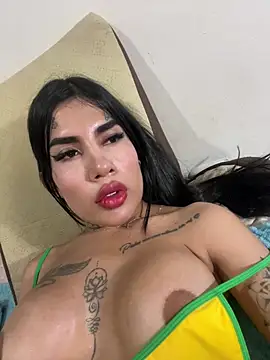 Snapshot of saragill323 chatting on 01.17.25 saragill323 online show from 01.17.25