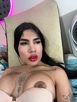 Snapshot of saragill323 chatting on 01.17.25 saragill323 online show from 01.17.25