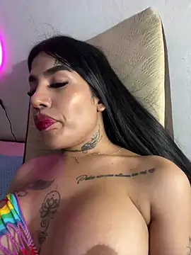 Snapshot of saragill323 chatting on 03.21.25 saragill323 online show from 03.21.25