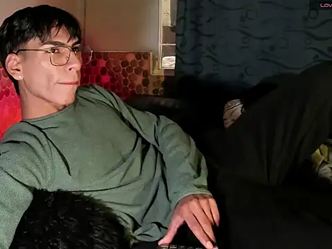 Snapshot of Teo_skinny chatting on 12.10.24 Teo skinny online show from 12.10.24