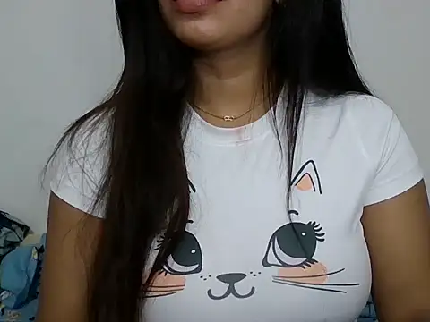 Snapshot of sparkling_queen chatting on 02.05.25 sparkling queen online show from 02.05.25