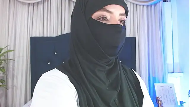 Snapshot of Uzra_hayed chatting on 02.25.25 Uzra hayed online show from 02.25.25