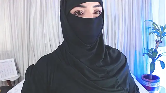 Snapshot of Uzra_hayed chatting on 09.28.25 Uzra hayed online show from 09.28.25