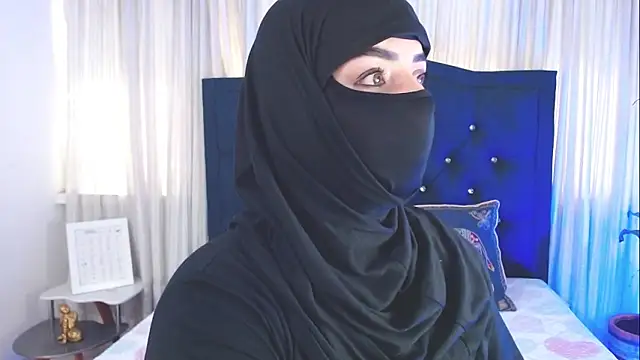 Snapshot of Uzra_hayed chatting on 10.26.25 Uzra hayed online show from 10.26.25