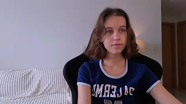 Snapshot of VanessaBayer2 chatting on 12.04.24 VanessaBayer2 online show from 12.04.24