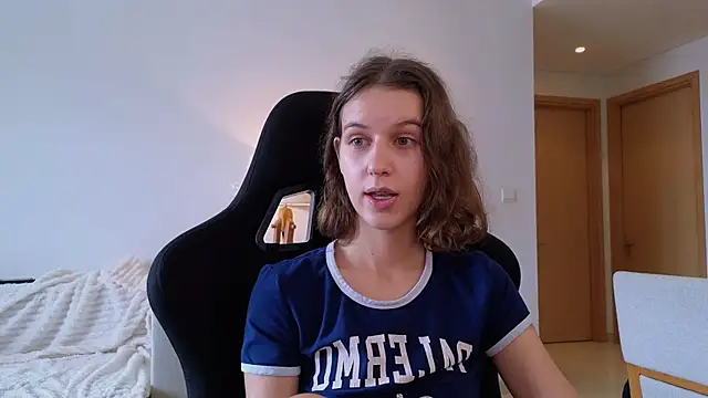 Snapshot of VanessaBayer2 chatting on 12.29.24 VanessaBayer2 online show from 12.29.24