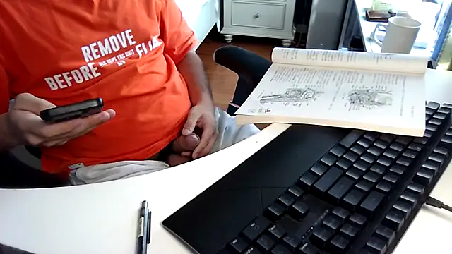 Snapshot of big-pig chatting on 10.05.25 big-pig online show from 10.05.25