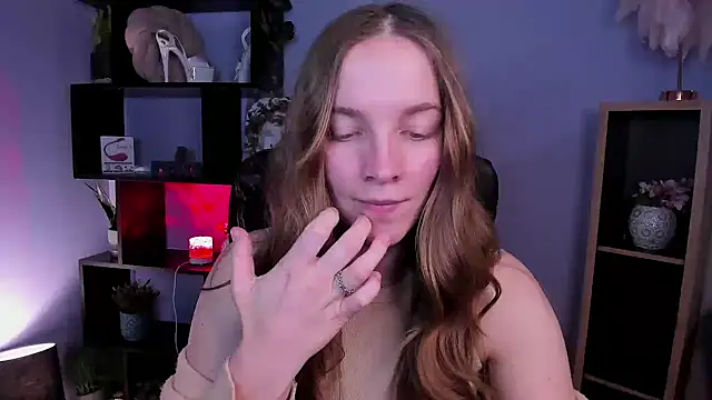 Snapshot of kenzie_x chatting on 12.17.24 kenzie x online show from 12.17.24