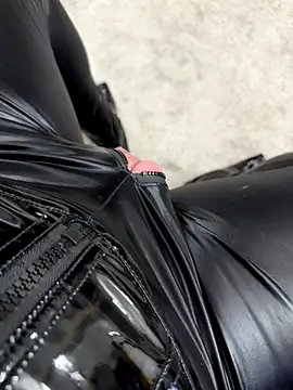 SexyLatexObject online show from 09.30.25