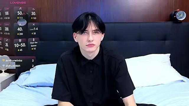 Snapshot of AmondCor chatting on 12.23.24 AmondCor online show from 12.23.24