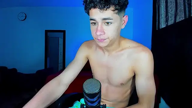 Snapshot of DavidfullOFlove chatting on 02.26.25 DavidfullOFlove online show from 02.26.25