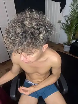 Snapshot of DavidfullOFlove chatting on 10.07.25 DavidfullOFlove online show from 10.07.25