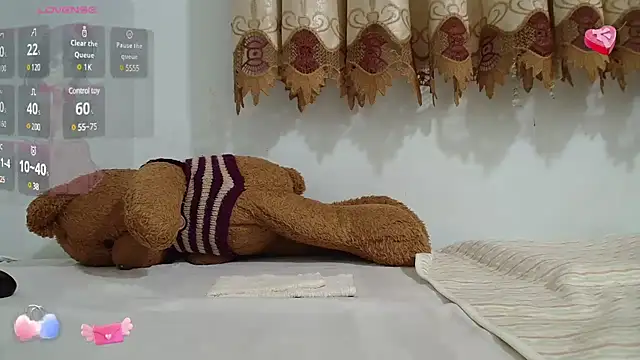 Snapshot of Mia-Tsuki- chatting on 02.18.25 Mia-Tsuki- online show from 02.18.25