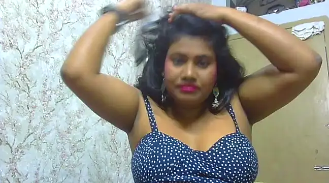 Snapshot of sexy_roma chatting on 01.17.25 sexy roma online show from 01.17.25