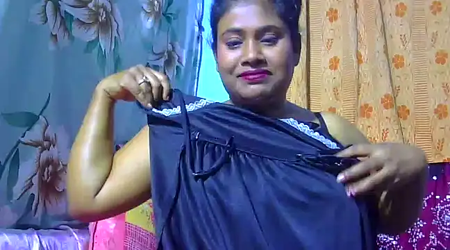 Snapshot of sexy_roma chatting on 02.03.25 sexy roma online show from 02.03.25