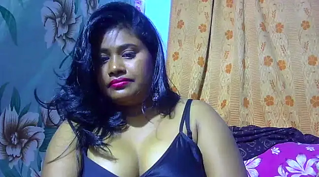 Snapshot of sexy_roma chatting on 02.06.25 sexy roma online show from 02.06.25