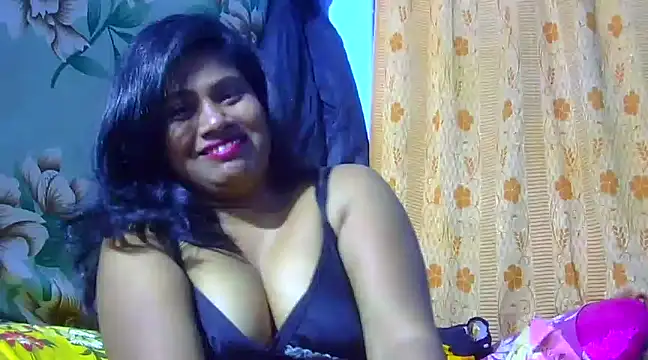 Snapshot of sexy_roma chatting on 02.28.25 sexy roma online show from 02.28.25