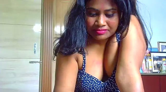 Snapshot of sexy_roma chatting on 03.14.25 sexy roma online show from 03.14.25