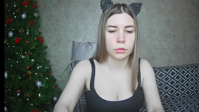 Snapshot of ElllaNuar chatting on 01.20.25 ElllaNuar online show from 01.20.25