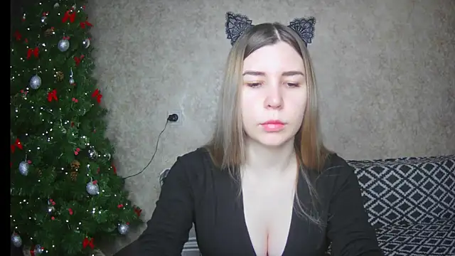 Snapshot of ElllaNuar chatting on 01.28.25 ElllaNuar online show from 01.28.25